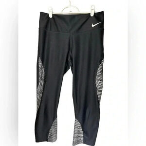 Nike Dri-Fit Power Legendary Capri Leggings Women’s Size Medium in Black & White